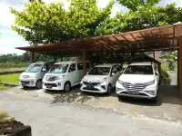 Alamanda Family Villas, Pool & Local Tours - parking