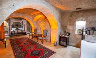 Caldera Cave Hotel & Restaurant