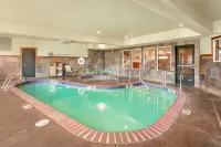 Kathryn Riverfront Inn, Ascend Hotel Collection - Pool