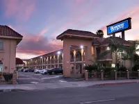 Rodeway Inn & Suites Hotels in Bellflower
