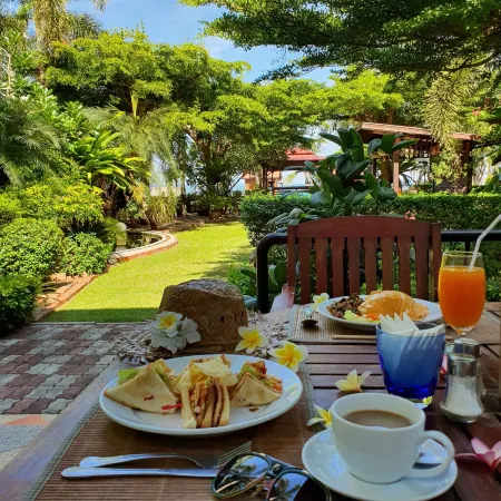 Serene Sands Отели рядом с достопримечательностью «Paradise Ocean View Condominium»