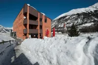 Pontresina Youth Hostel Отели в г. 