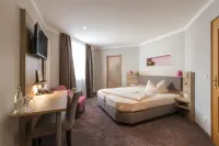 Hotel Bauer Garni Hotels in Oberstimm