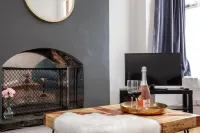Cosy Home Near Station, Parking, Netflix, Sleeps 5 فنادق في Baginton