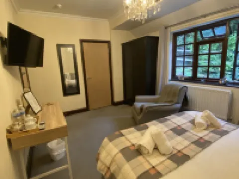 The Rising Sun Inn Hotels in Longfield