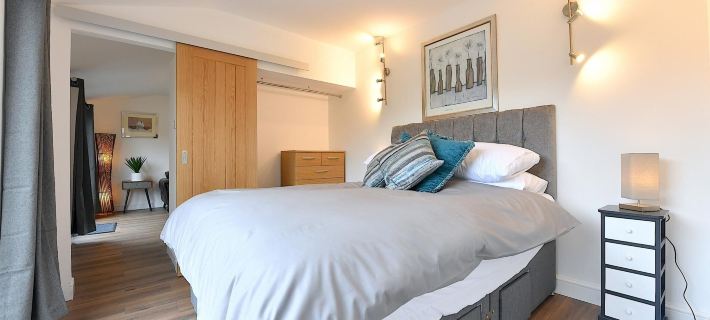 Cheerful 1Bd Cottage with Parking Nr Guildford Hotels in Guildford