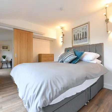 Cheerful 1Bd Cottage with Parking Nr Guildford Отели рядом с достопримечательностью «Университет Суррей»