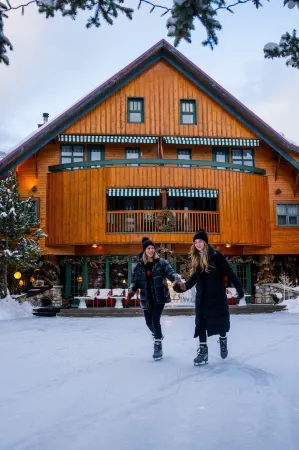 Post Hotel & Spa Отели в г. Improvement District No. 9