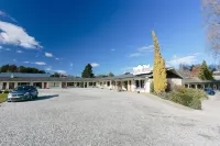 Alpine Motel - parking