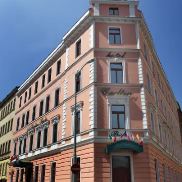 Carlton Hotels near Vila Flora