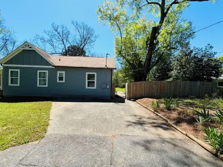 Backyard Bliss/Firepit Nights & Chill:8P/3B Отели рядом с достопримечательностью «Парк Литония»