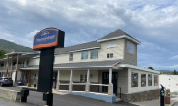 喬治湖豪生酒店