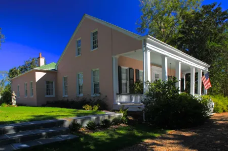 Sunnyside Bed & Breakfast Отели в г. Натчез