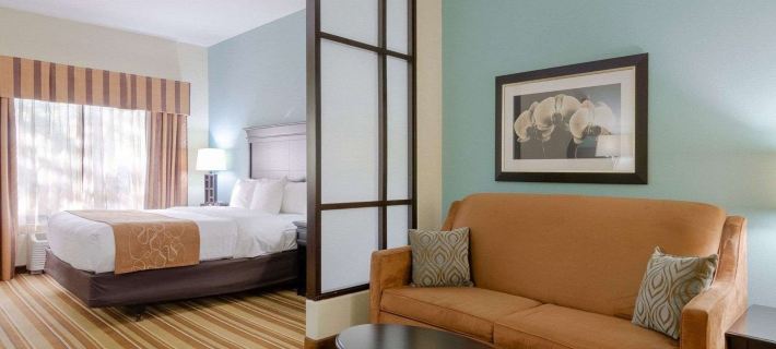 Comfort Suites Topeka Northwest Hotels in Topeka