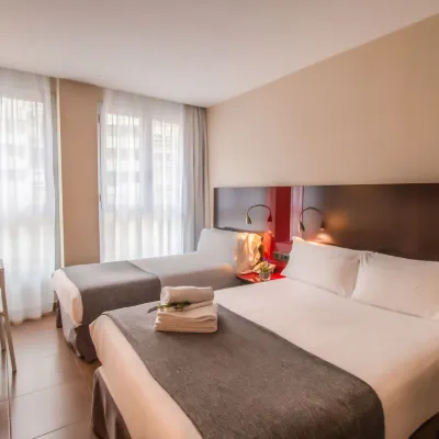 SM Hotel Teatre Auditori Hotels near Monumental Metro Station