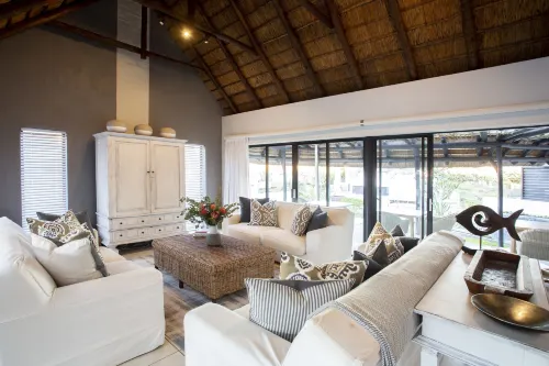 Canal Guest House - Waterfront Boutique B&B - Beach