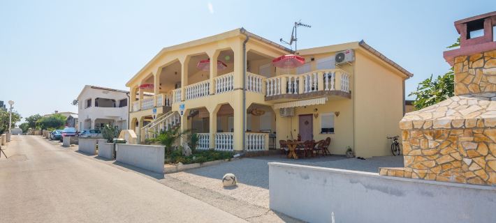 Apartments Delic Pejic Hotels in Vir