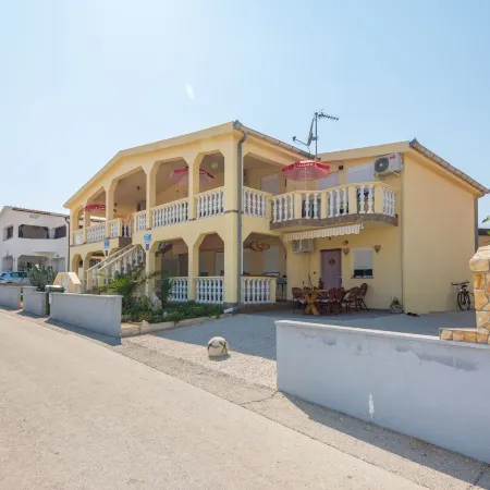 Apartments Delic Pejic Hotels in Vir