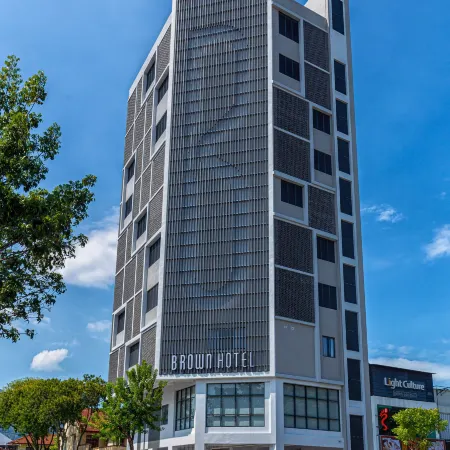 Brown Hotel Отели рядом с достопримечательностью «Mahindarama Buddhist Temple»