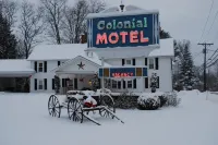 Colonial Motel - Bãi đậu xe