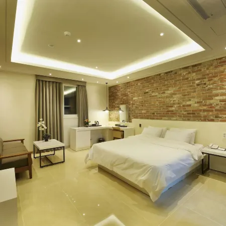 Hotel B