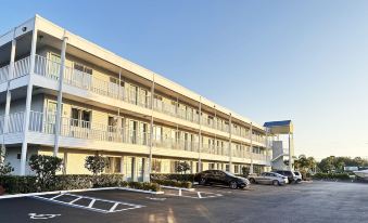 Lantern Inn & Suites - Sarasota