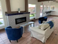 The Greens Hotel - Stockton Blvd Hotels near Curtis Park