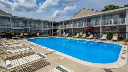 Best Western Fredericksburg Отели рядом с достопримечательностью «Терминус оф Вирджиния Рейлуэй Трейл»