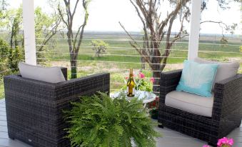 Darien Waterfront Inn