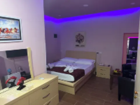 Chicago Hotel Hotels in Fier