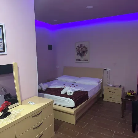 Chicago Hotel Hotels in Fier