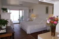 The Pink Lodge on the Beach Hotels in Wilderness