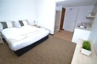 Crossroads Hotel Hotels in Casula