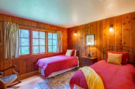 Lake Creek Lodge Hotels in Jefferson County