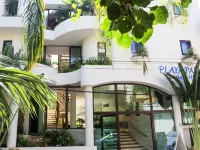 Playa Palms Beach Hotel Отели рядом с достопримечательностью «Пляжный клуб Kool»