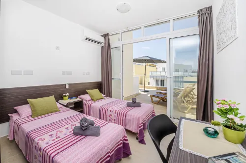 Summer Breeze Penthouse with Large Terrace and Hot Tub by Getaways Malta