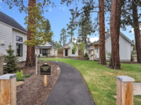 The Scout Boutique Cottages Hotels in Sisters