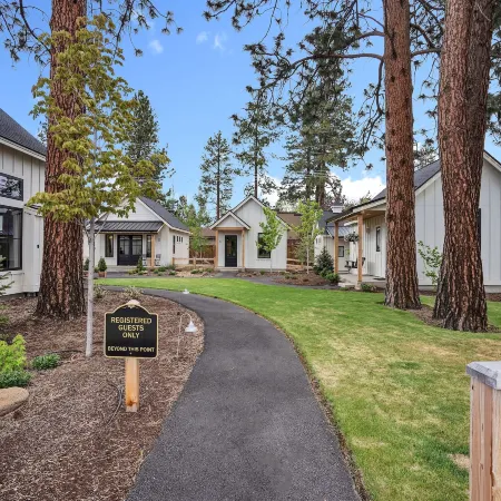 The Scout Boutique Cottages Отели в г. Систерс