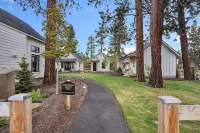 The Scout Boutique Cottages Hotels in Sisters