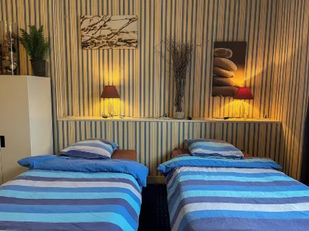 Au Ptit Mousse - Hôtel et Restaurant Отели рядом с достопримечательностью «courseulles»