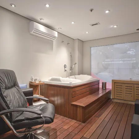 Qoya Hotel Curitiba, Curio Collection by Hilton