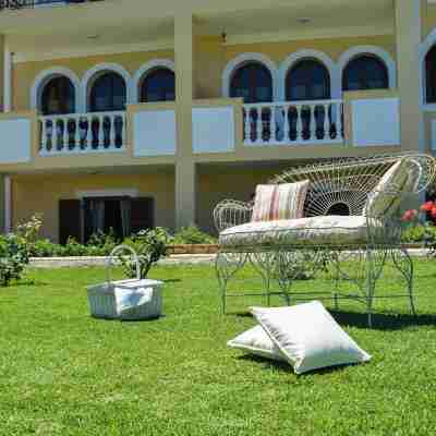 Amboula Beach Apartments Hotel Exterior
