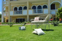 Amboula Beach Apartments