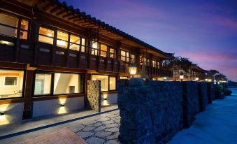 wangkyeong hanoak poolvilla