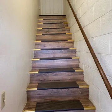 Townhouse Inn & Suites