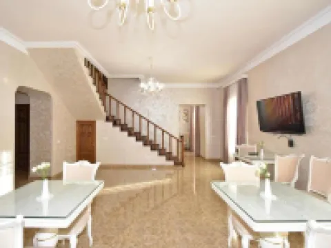 ホームステイ ホテル エレバンのホテル