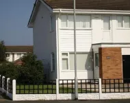 3 Bed House - Sleeps 6 - Garden - Parking - Wifi - Kitchen