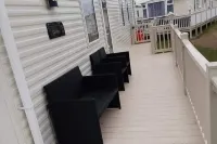 Purple Palace 3-Bed Caravan Ingoldmells - Pools