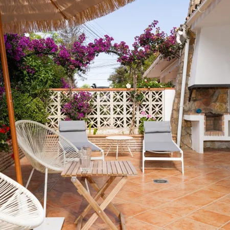 Villa with parking space