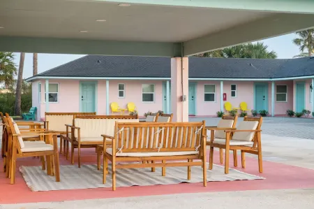 Haley's Court Boutique Motel